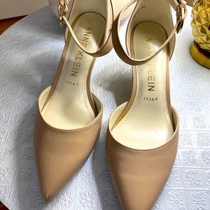 NWOT Anne Klein IFLEX Taupe Heel with Ankle Strap